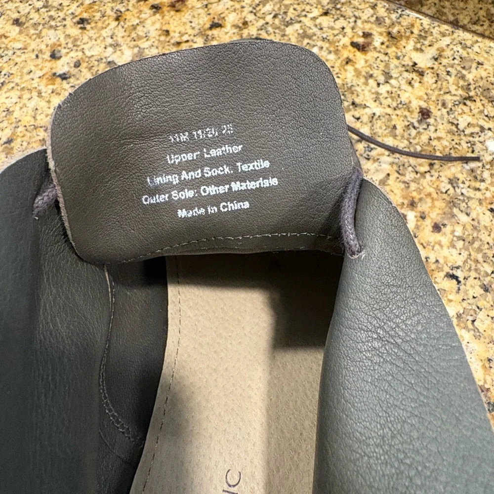 Banana Republic Men’s Olive Army Green suede chukka desert boots size 11 EUC